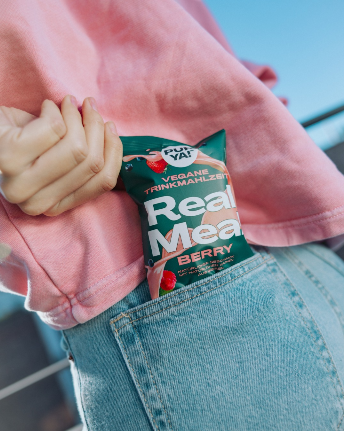 PURYA! Real Meal Berry in Jeans-Hosentasche